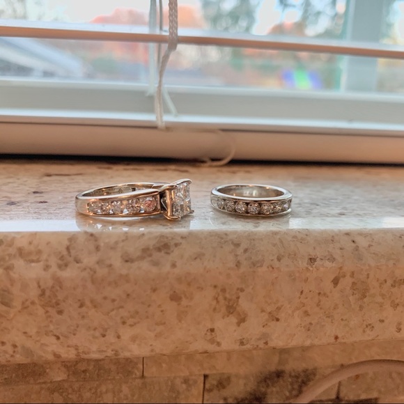 SOLD ✨Diamond 2 piece set - Picture 7 of 7